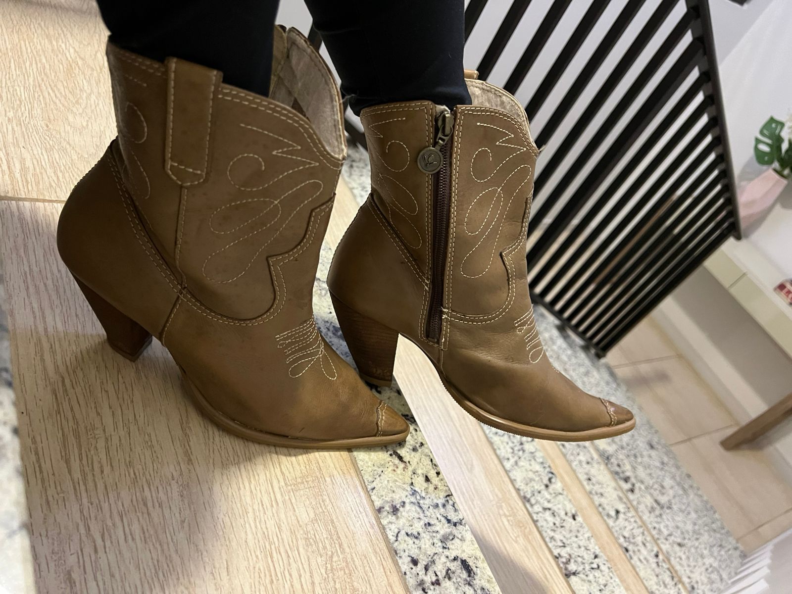 Bota cano médio - marrom - n38 - couro legítimo