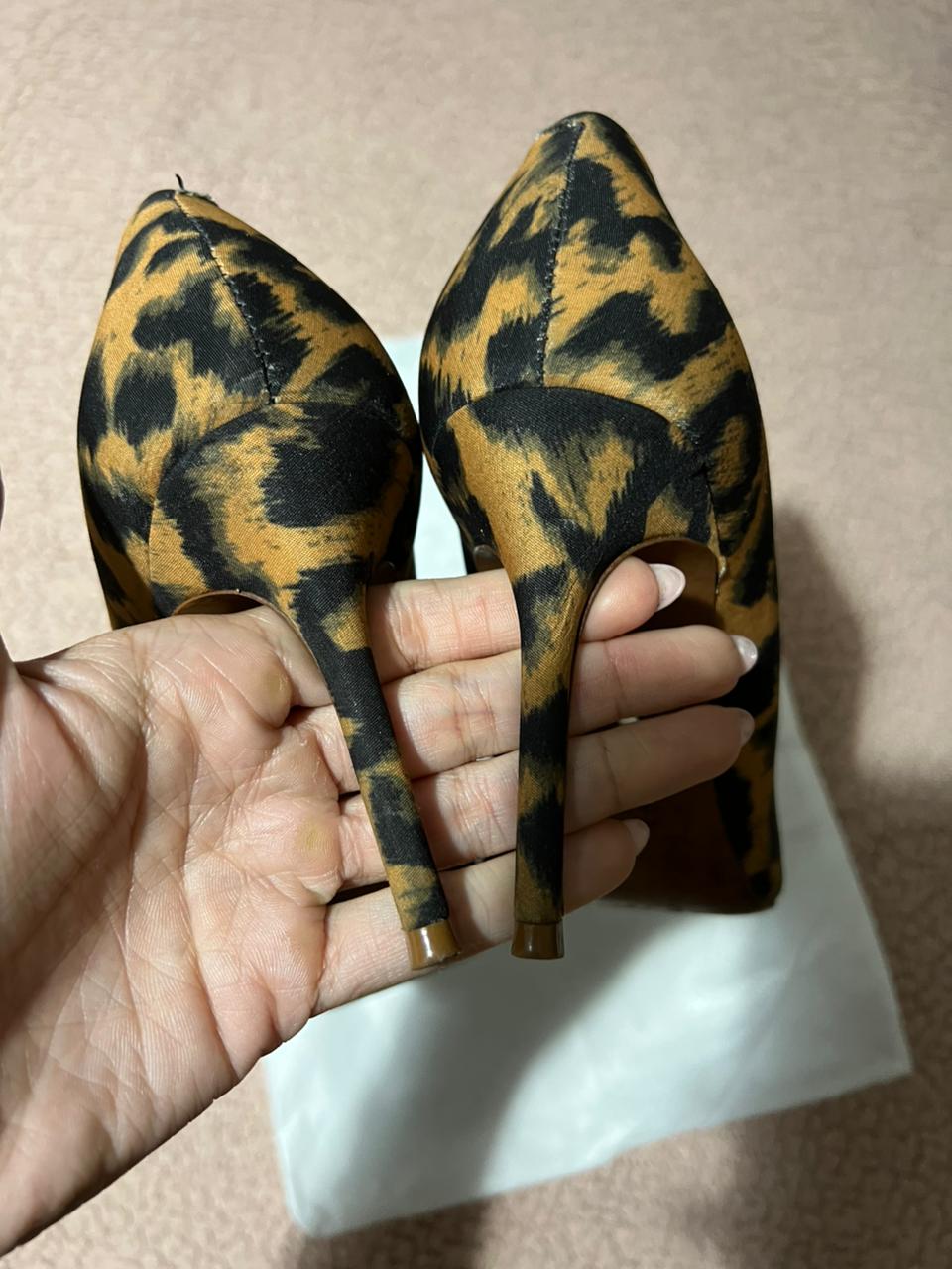 Scarpin animal print schutz 38