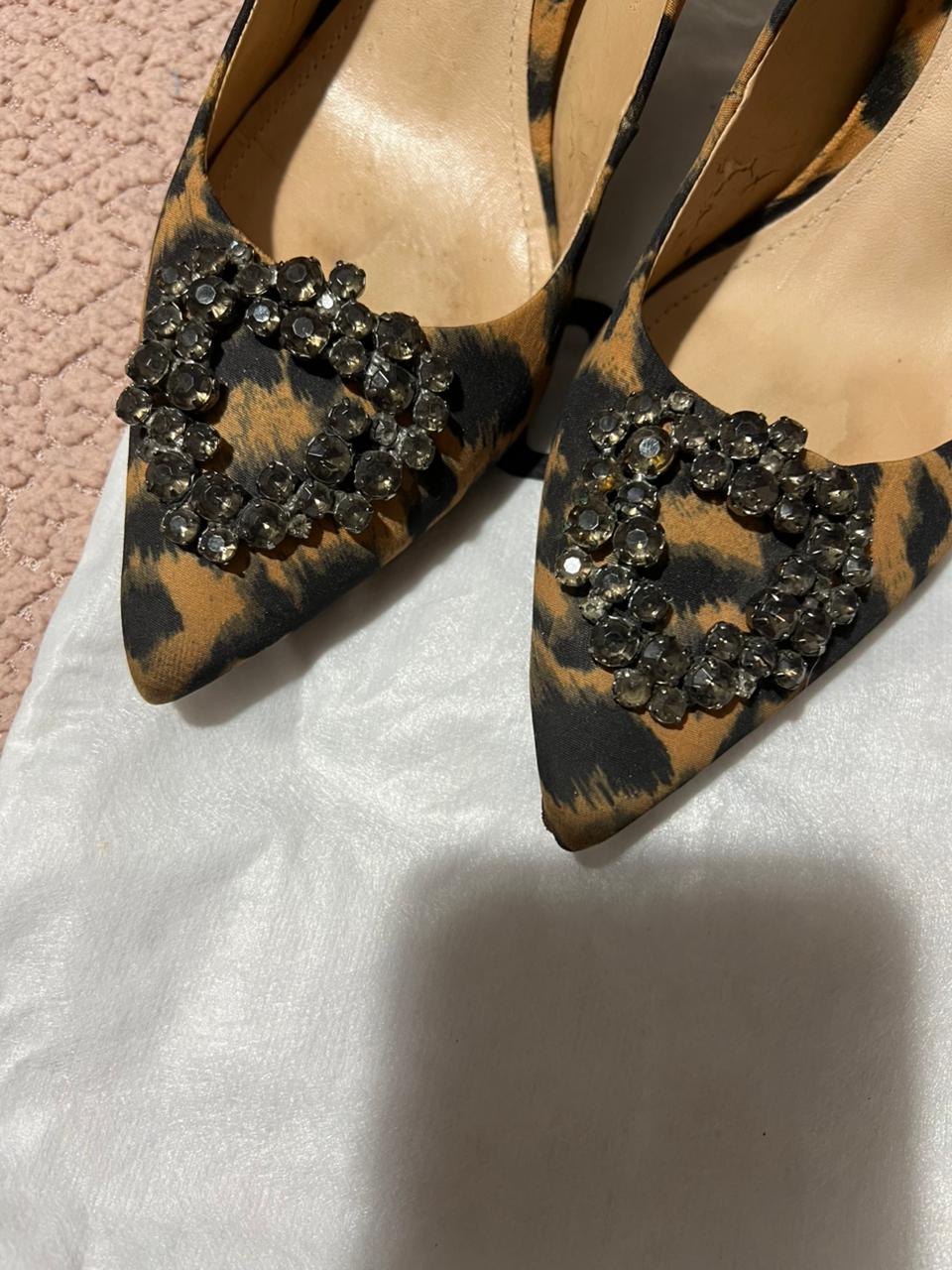 Scarpin animal print schutz 38