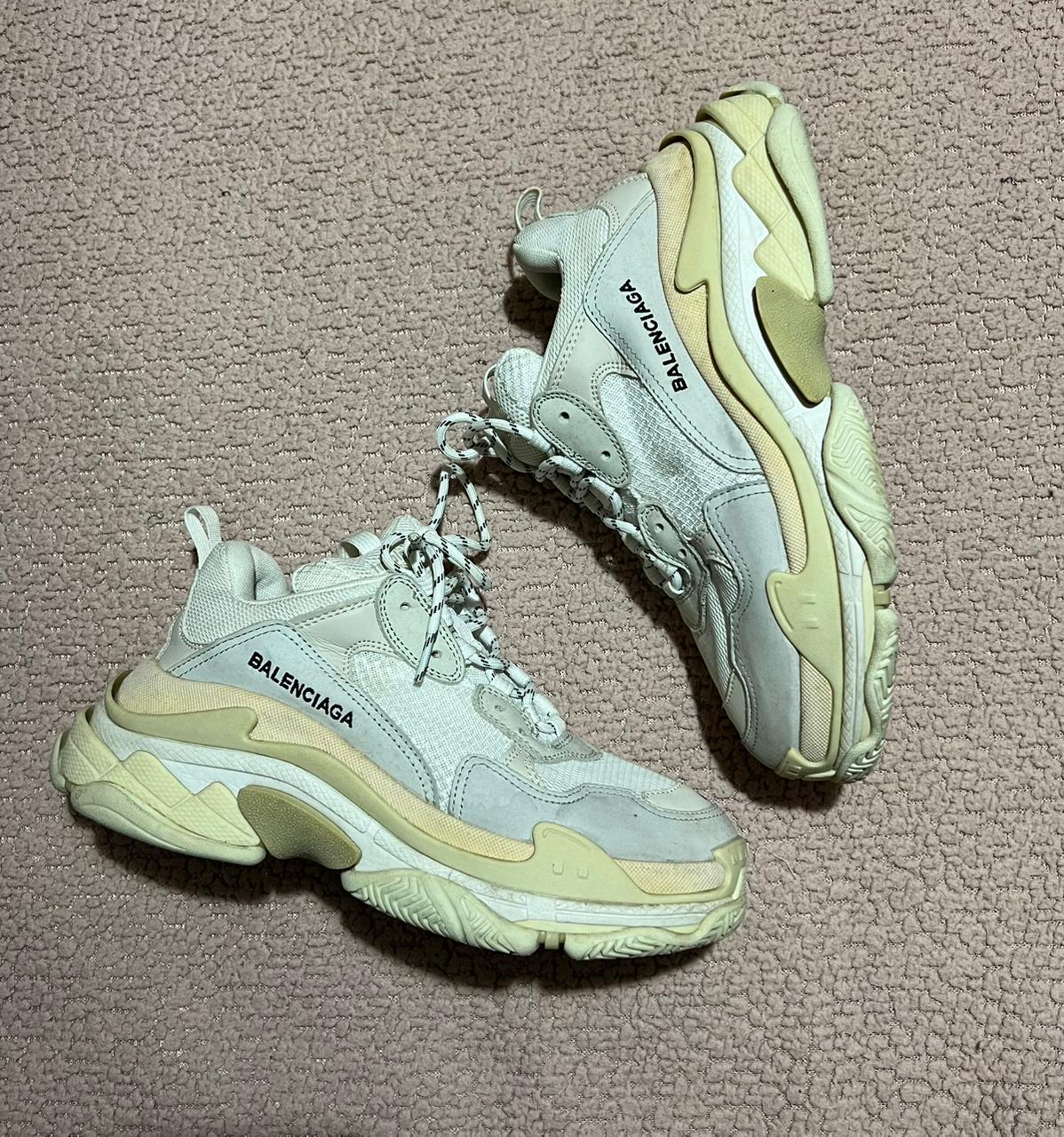 Tênis Balenciaga triple s white