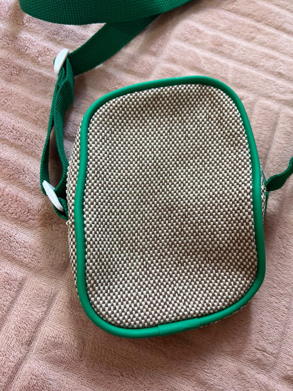Shoulderbag bege com detalhes em verde
