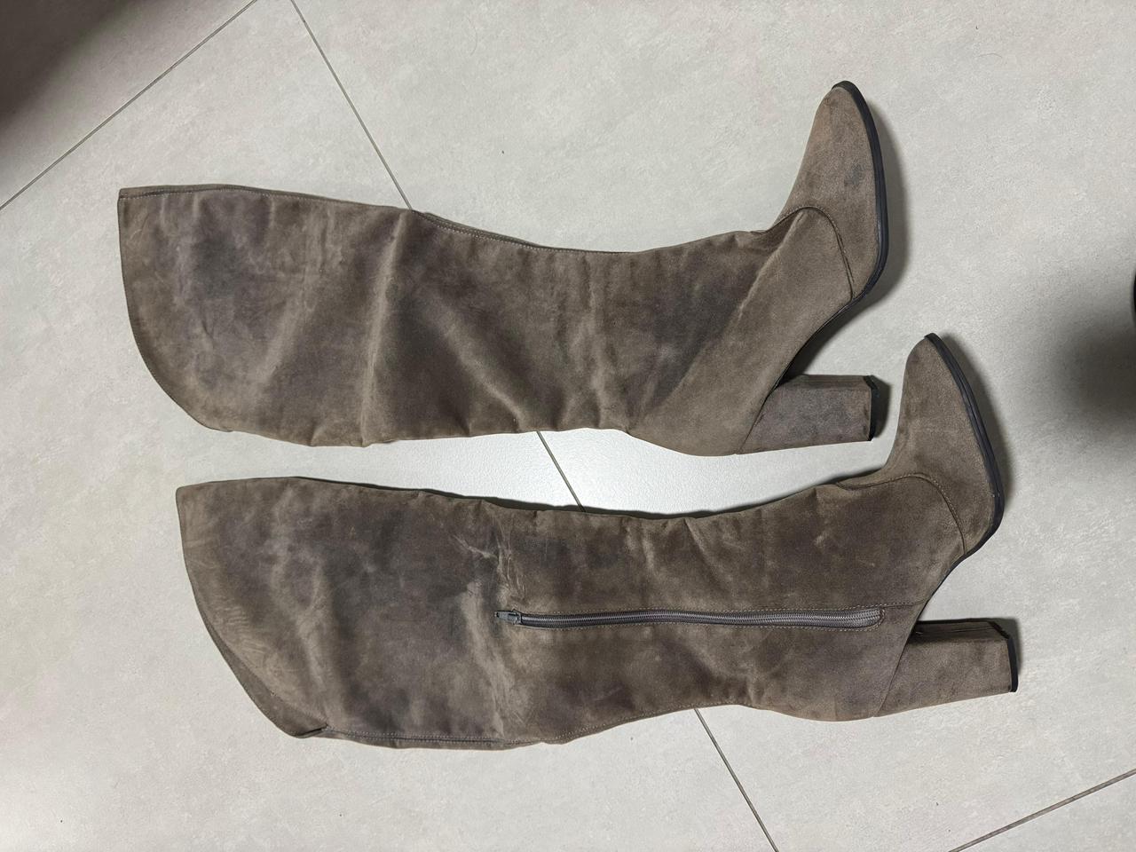 Bota cano longo Schutz n38