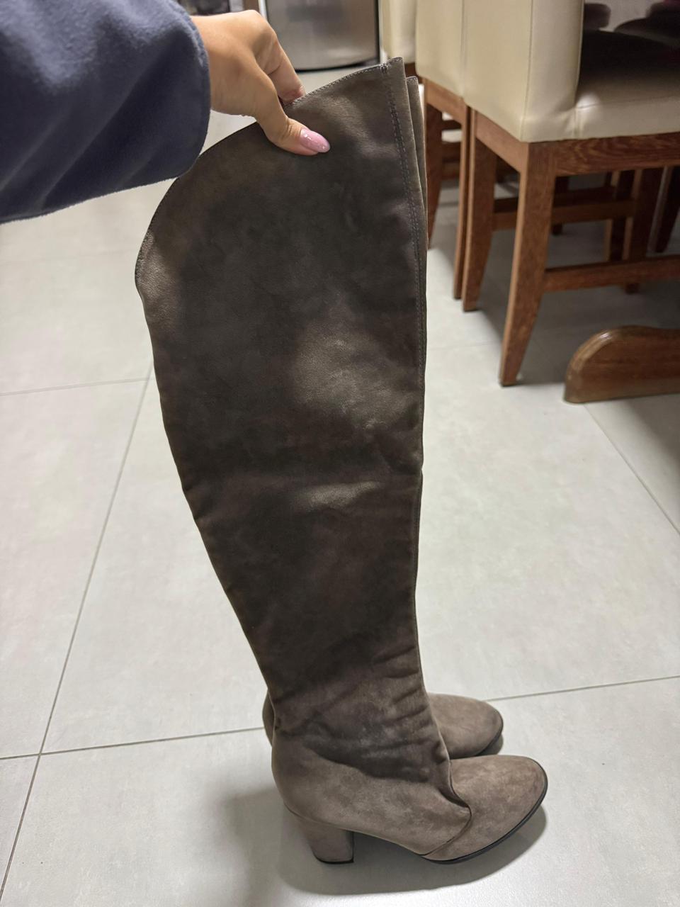 Bota cano longo Schutz n38